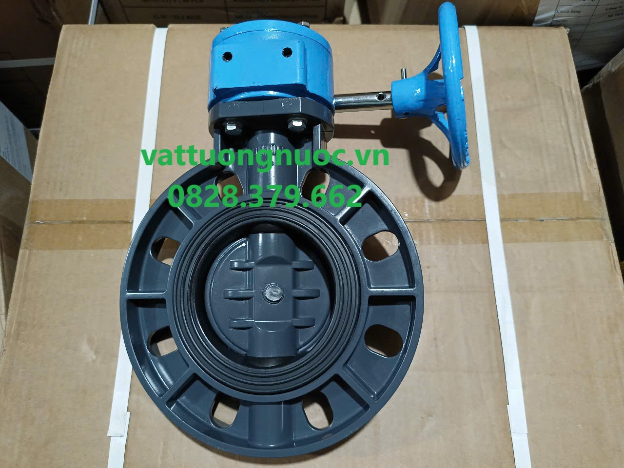 Van bướm tay quay upvc